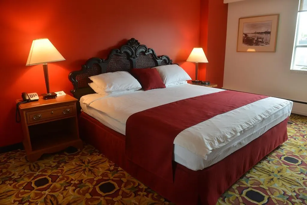 Hotel At The Waldorf Vancouver 3*,