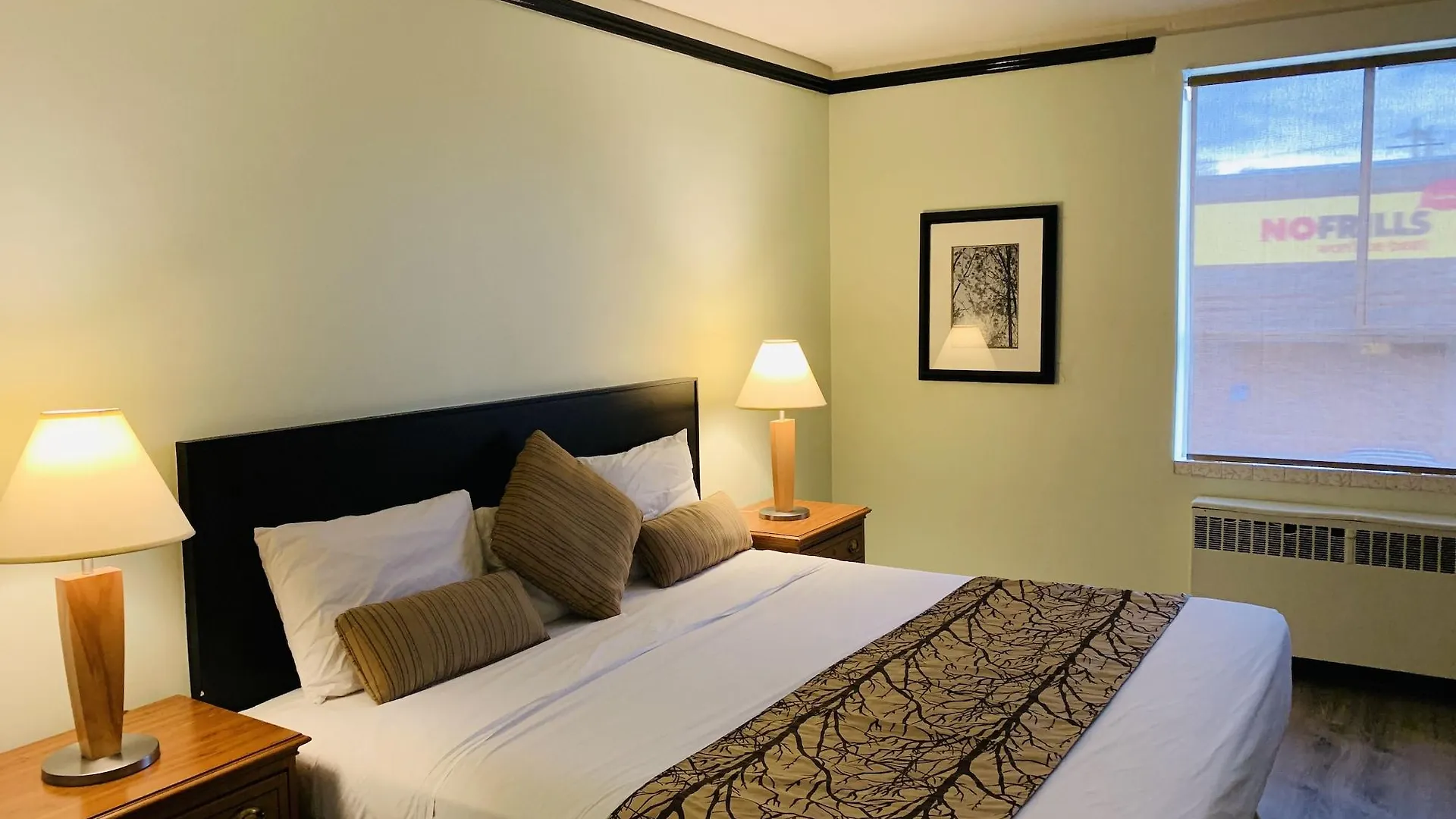 Hotel At The Waldorf Vancouver